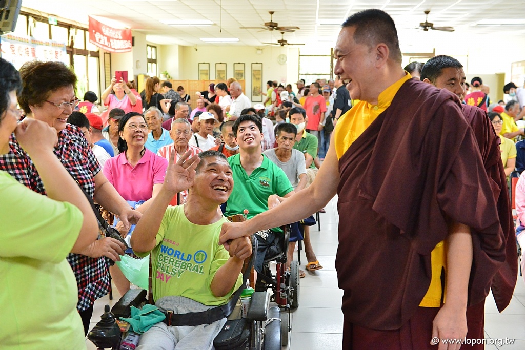 腦麻患者受仁波切關心照顧多年